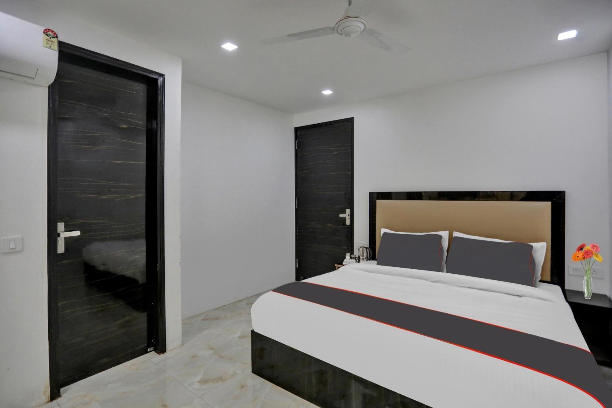 Super Townhouse The Arrow Near Lotus Temple Hotel New Delhi Exterior foto