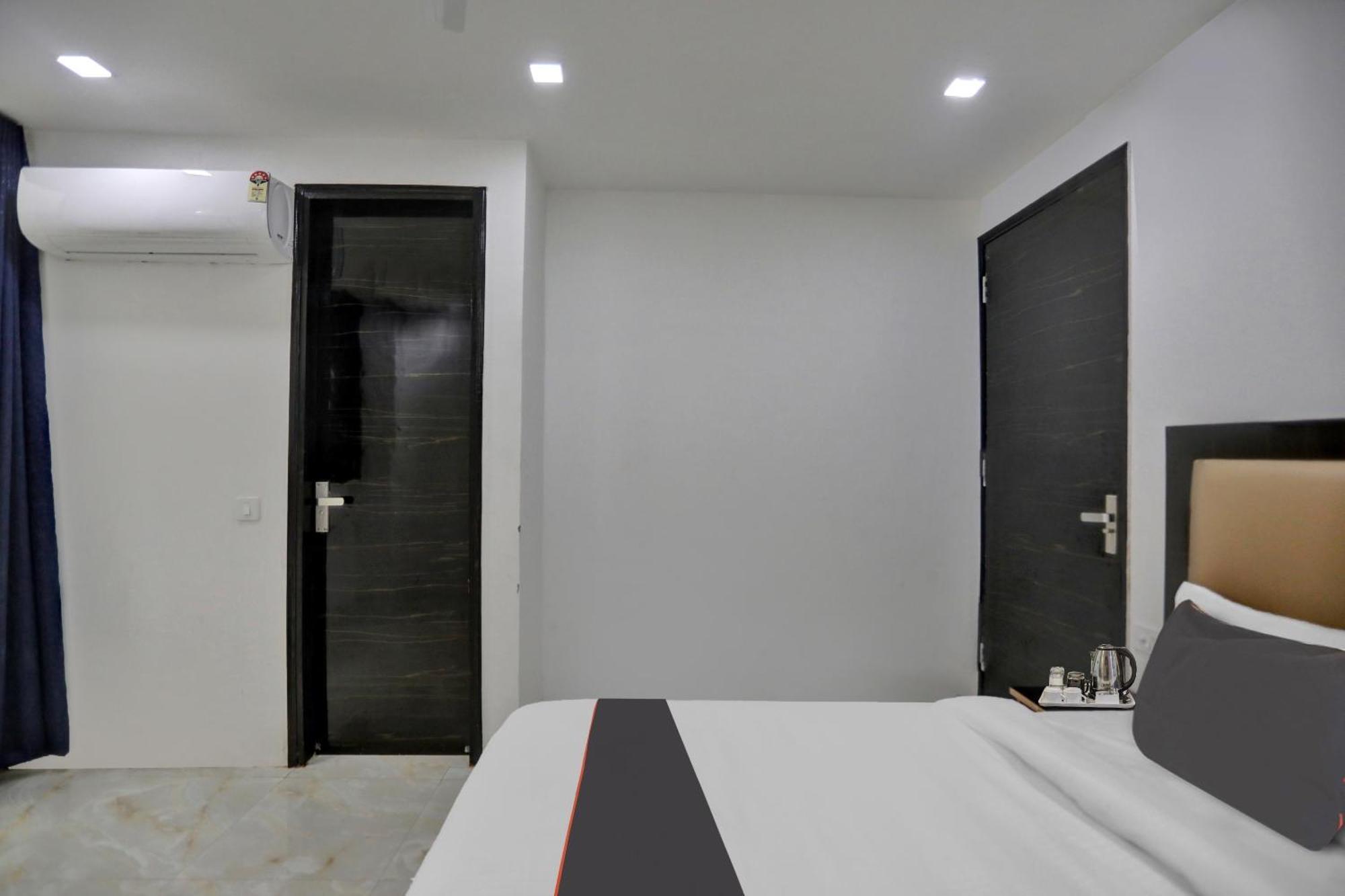 Super Townhouse The Arrow Near Lotus Temple Hotel New Delhi Exterior foto